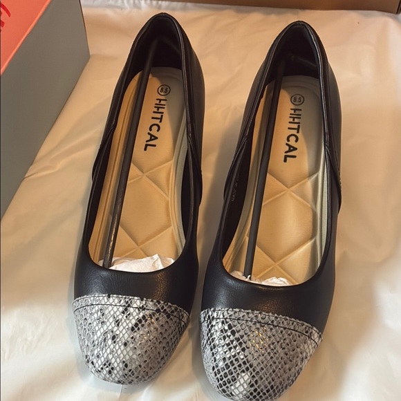 Black and Gray Flats with Classic Slip-On Design - Picture 1 of 7